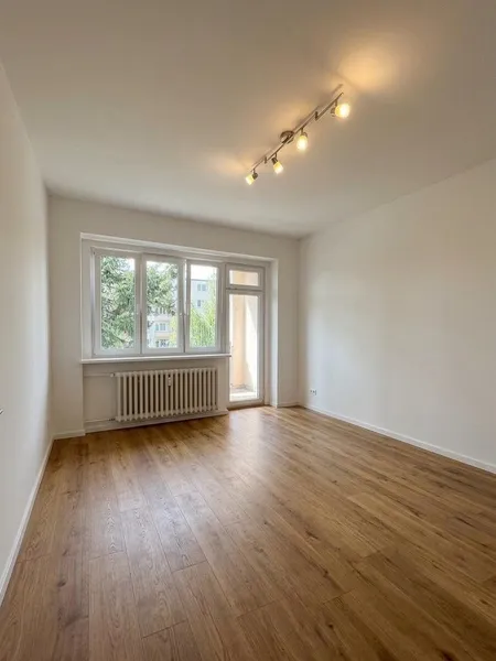 Renovierte 2-Zimmer Wohnung mit Balkon & brandneue Einbauküche, nähe FU-Berlin — photo 1
